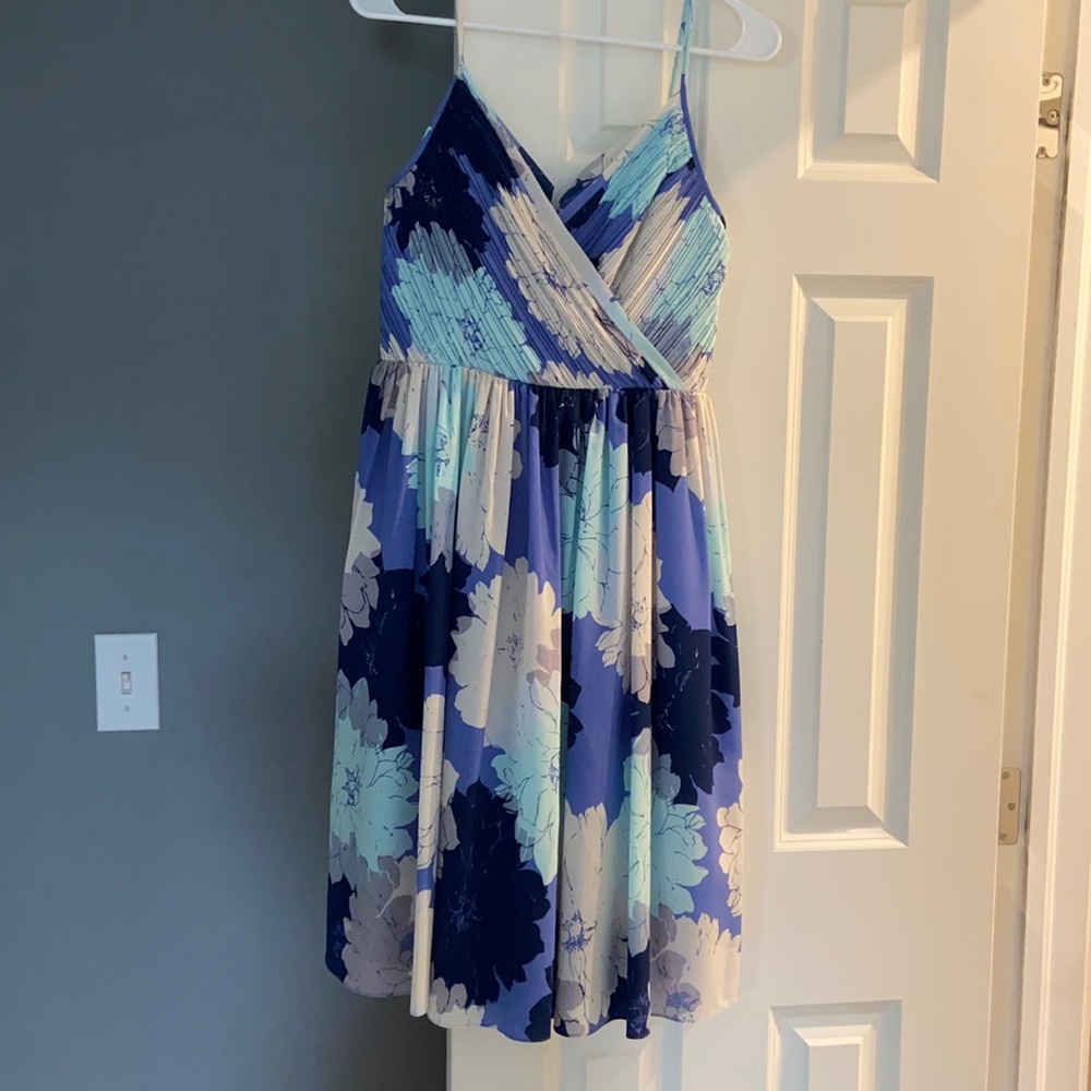 Beautiful Banana Republic woman’s dress